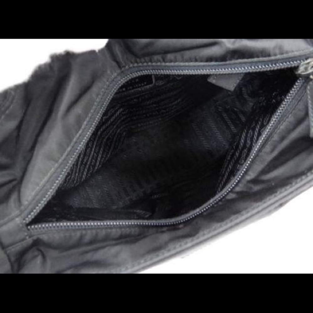 💢SOLD💢 PRADA Black Nylon handbag - Picture 5 of 5